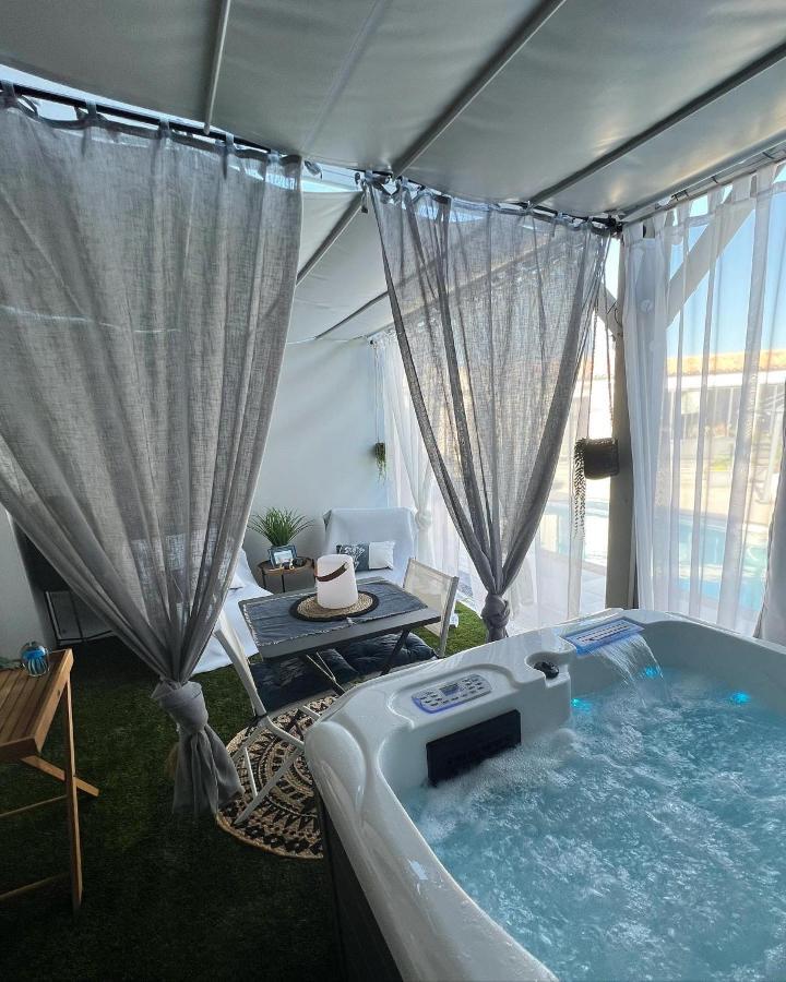 Suites By Aix Keys Avec Jacuzzi Privatif 5 Min Des Plages Fouras Saint-Laurent-de-la-Pree Bagian luar foto