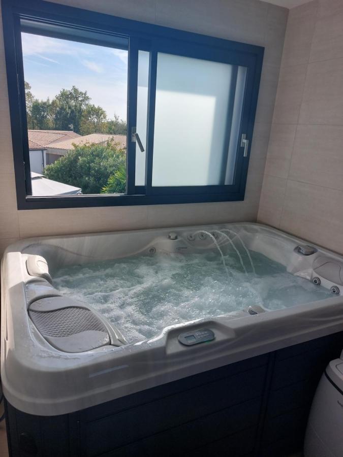 Suites By Aix Keys Avec Jacuzzi Privatif 5 Min Des Plages Fouras Saint-Laurent-de-la-Pree Bagian luar foto