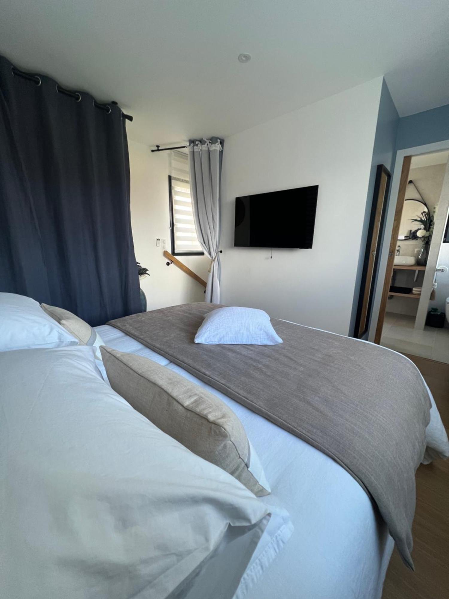 Suites By Aix Keys Avec Jacuzzi Privatif 5 Min Des Plages Fouras Saint-Laurent-de-la-Pree Bagian luar foto